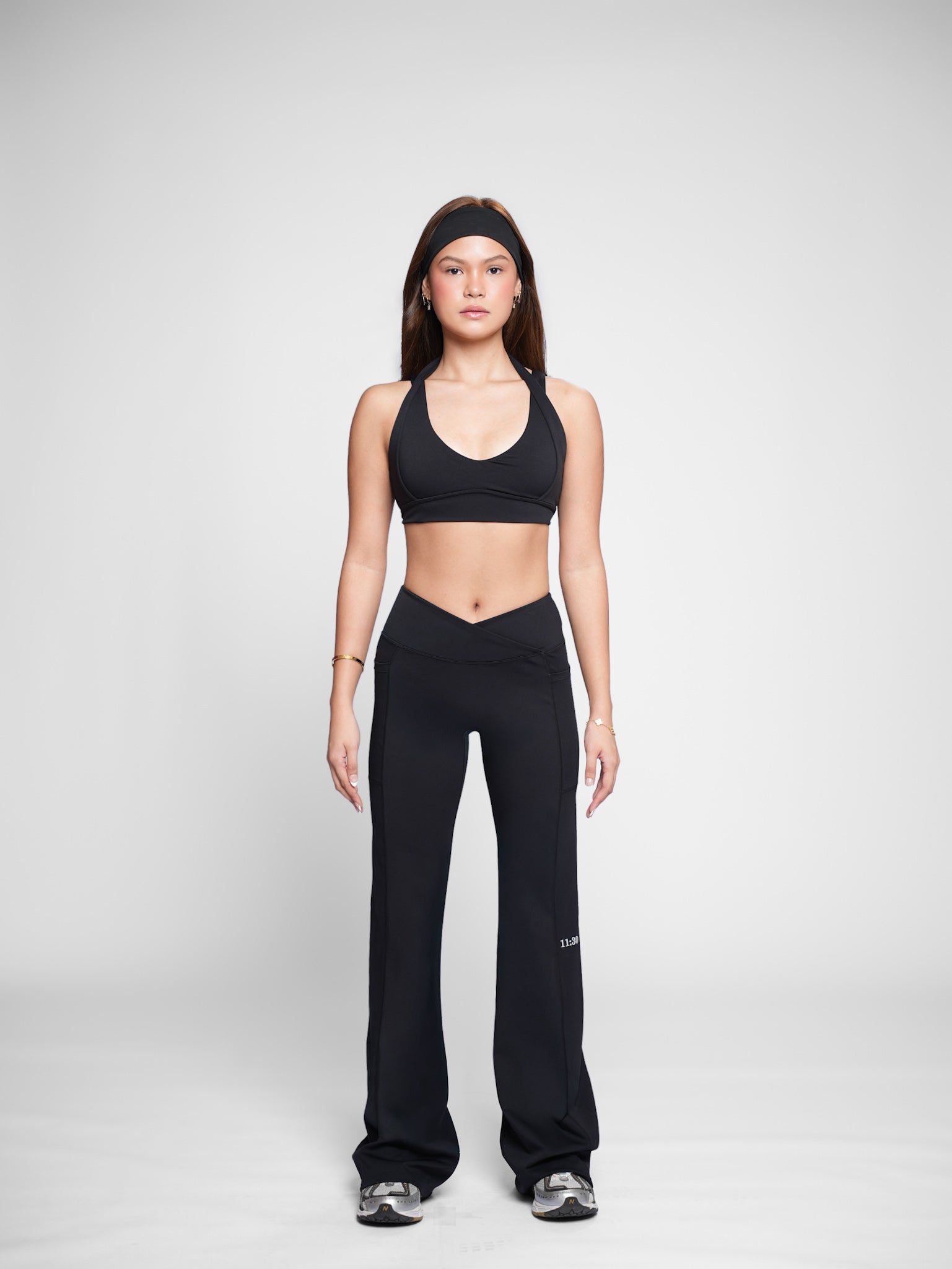 Hourglass Flared Leggings in True Black